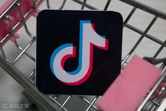 社交APP日引几千男粉的另类玩法